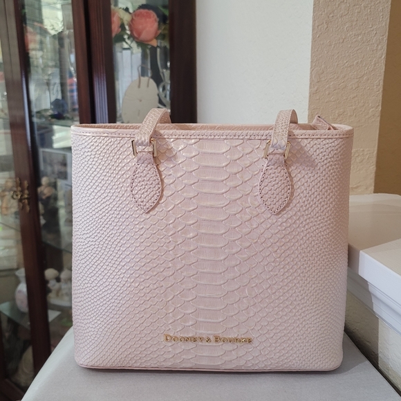 Dooney & Bourke Handbags - ⭐Last one⭐Dooney & Bourke Richmond Metal BlushTote